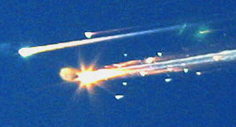 1 февраля 2003 года американский челнок потерпел аварию при входе в атмосферу. Причиной катастрофы, унесшей жизни семи членов экипажа, стала выбоина в теплозащите на передней кромке левого крыла. После гибели Columbia NASA приняло запрет на полеты шаттлов, приостановив тем самым всю пилотируемую космическую программу США

