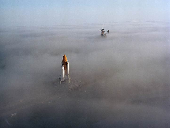 Вторым космическим шаттлом США стал Challenger (OV-99), впервые стартовавший 4 апреля 1983 года. Челнок назвали в честь морского судна, исследовавшего океан в 1870-е годы. Корабль не был изначально предназначен для запусков в космос, однако впоследствии конструкторы подготовили его для испытательных целей