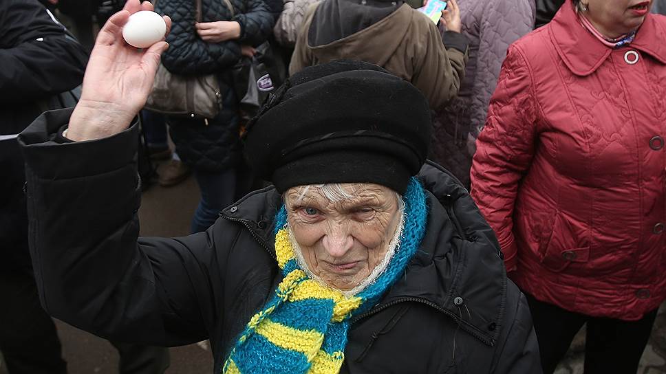 На Украине пикетируют посольство и консульства России