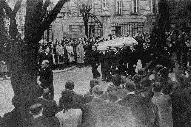 Похороны Оплетана в ноябре 1939 года повлекли за собой новые акции протеста с участием тысяч людей, которые были подавлены с еще большей жестокостью. Кроме того, 17 ноября 1939 года были закрыты все чешские университеты, девять студентов были казнены в тюремных застенках в пражском районе Рузине, около двух тысяч — отправлены в концентрационный лагерь Саксенхаузен 