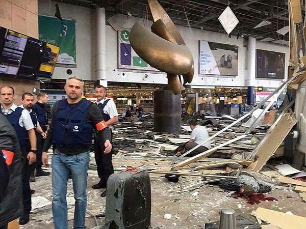 Последствия взрывов в аэропорту Брюсселя