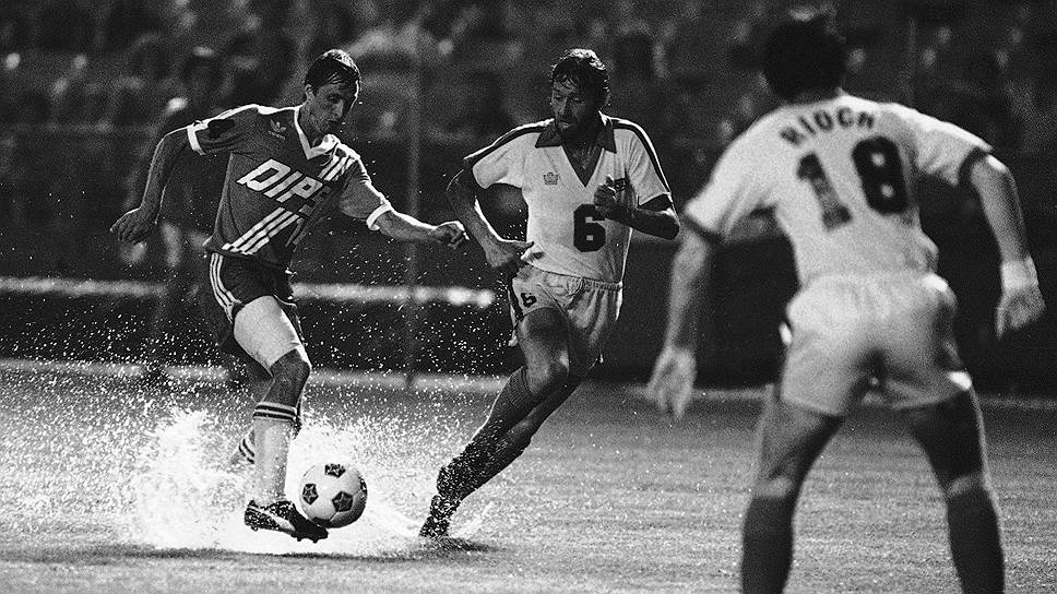 В 1973-1978 годах Кройф выступал в «Барселоне», за которую сыграл 143 матча и забил 48 голов, став в 1974 году чемпионом Испании. Также в 1979 году выступал за «Лос-Анджелес Ацтекс», в 1980-1981 годах — за «Вашингтон Дипломатс», в 1981 году — за «Леванте», в 1983-1984 годах— за «Фейеноорд», с которым стал чемпионом Нидерландов