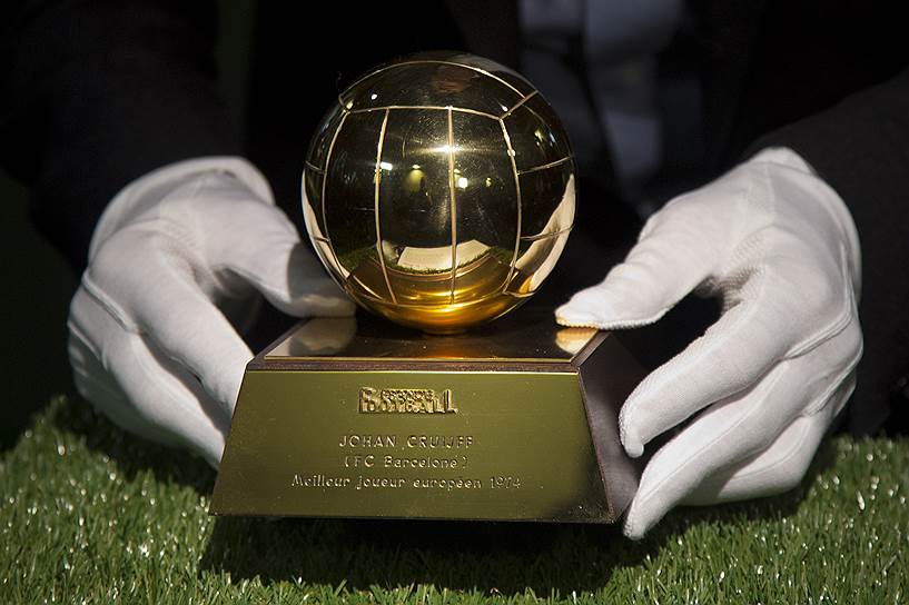 Йохан Кройф трижды становился обладателем «Золотого мяча» — награды лучшему футболисту года

