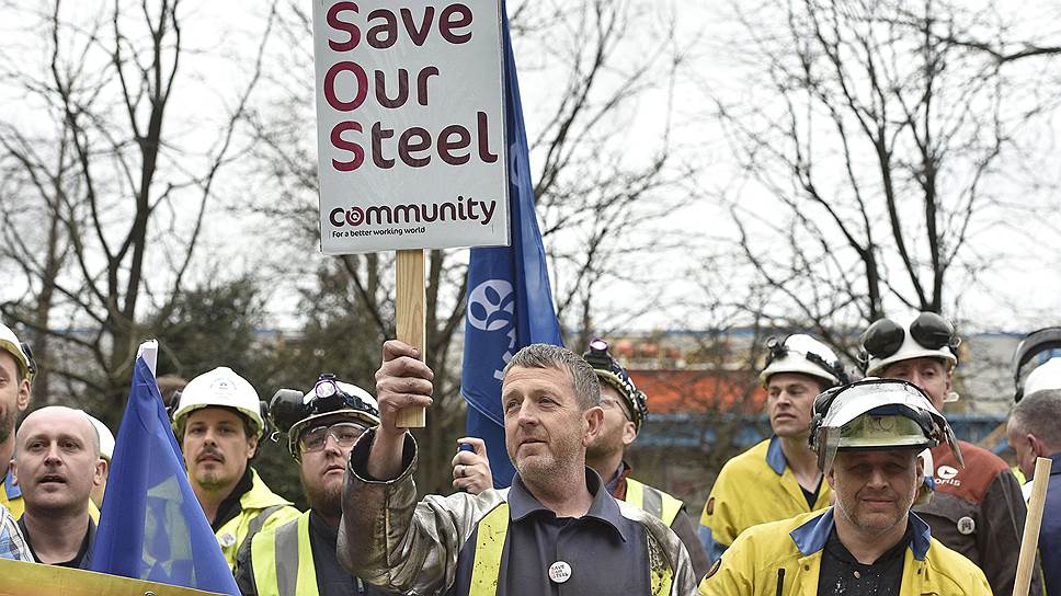 Британские власти спасают сталеваров