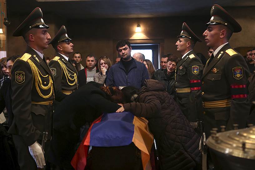 Ереван, Армения. Похороны военнослужащего, погибшего в ходе обострения карабахского конфликта