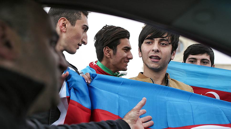 Азербайджан не берет добровольцев на войну