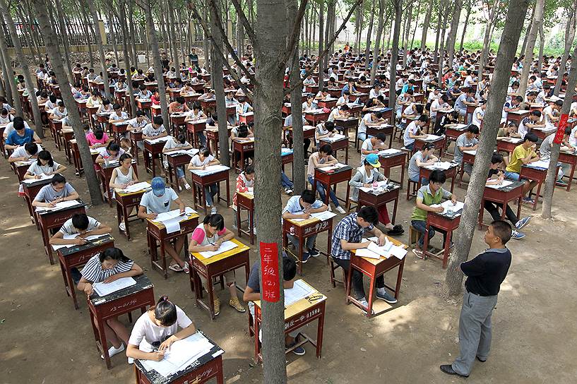 Выпускные экзамены в средней школе города Синьсян, провинция Хэнань