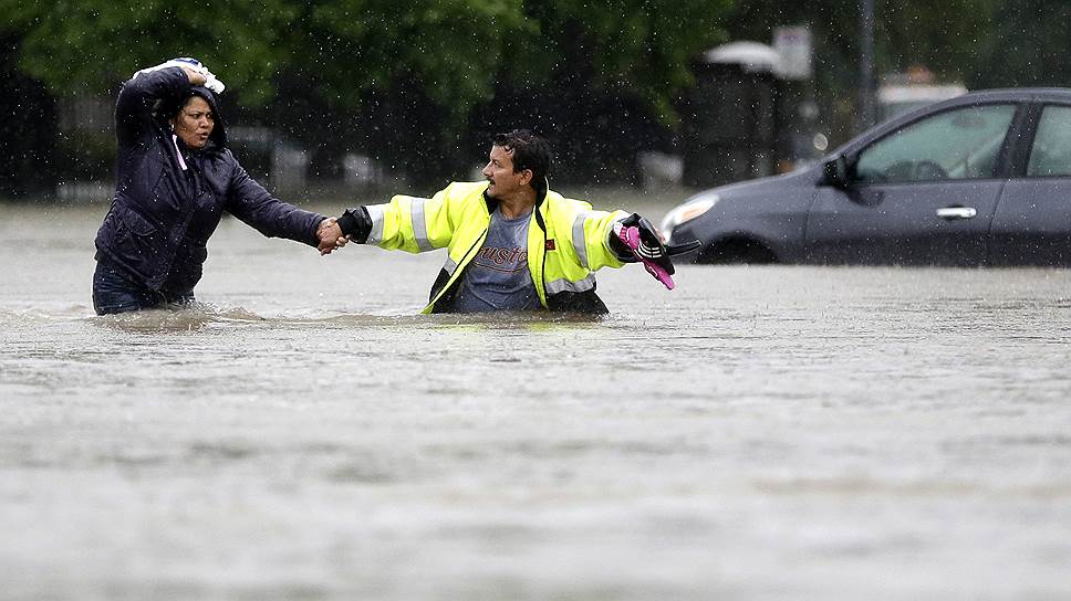 Хьюстон, Техас. Местные жители во время наводнения