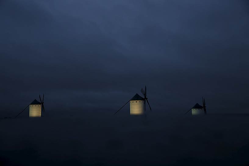 Кампо-де-Криптана, Испания. Вид на знаменитые ветряные мельницы