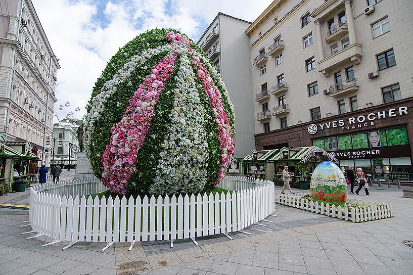 «Ремонт 24 пасхальных яиц, изготовление  ограждений и подиумов, декорирование» стоят почти 1,2 млн руб.