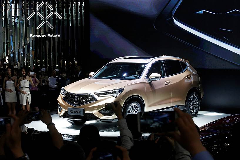 Автомобиль, предназначенный исключительно для китайского рынка, показала и японская компания Acura. Компактный кроссовер CDX будет собираться на заводе в Гуанчжоу. Автомобиль получит 1,5-литровый турбомотор с 8-ступенчатым «роботом»
