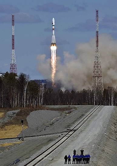 28 апреля. Ракета-носитель «Союз-2.1а» с тремя космическими аппаратами успешно стартовала с нового российского космодрома Восточный