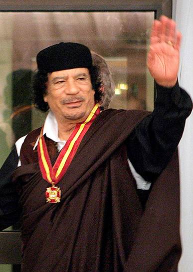 В августе 2011 года руководство ливийского Переходного национального совета (ПНС) обещало $1,3 млнтому, кто «убьет или схватит» свергнутого ливийского лидера Муамара Каддафи. Экс-диктатор был убит толпой повстанцев 20 октября того же года. О выплате вознаграждения не сообщалось