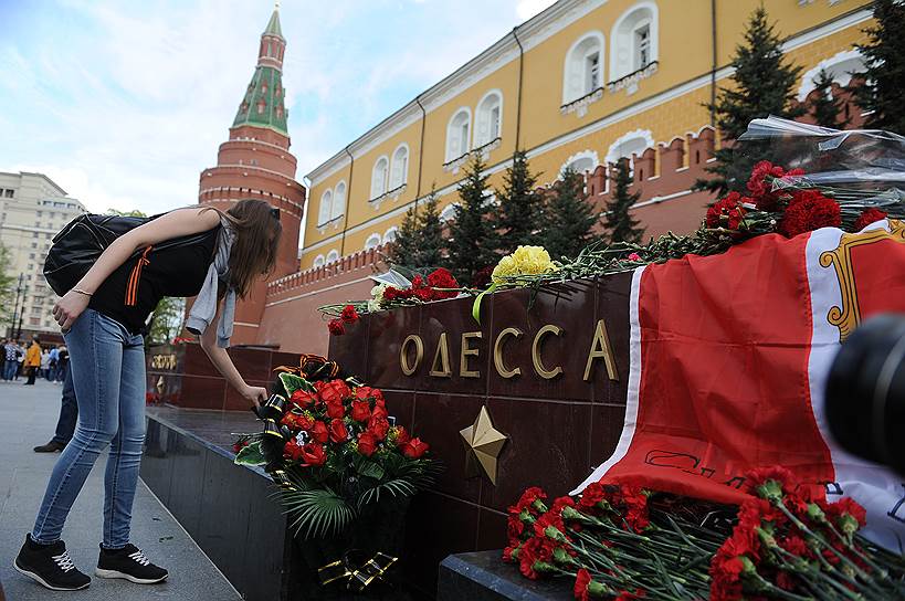 Москва. Акция памяти возле стен Кремля