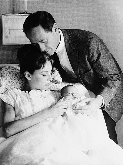 «Если я выйду замуж, то хочу быть очень замужем»
&lt;br>В 1954 году Одри Хепберн вышла замуж за актера Мела Феррера (на фото), с которым она познакомилась во время работы в постановке «Ундина». Несмотря на общего ребенка, супруги развелись в 1968 году, после 14 лет брака