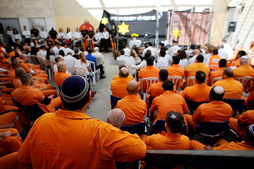 Заключенные в израильской тюрьме «Римоним» принимают участие в траурной церемонии в память о жертвах Холокоста