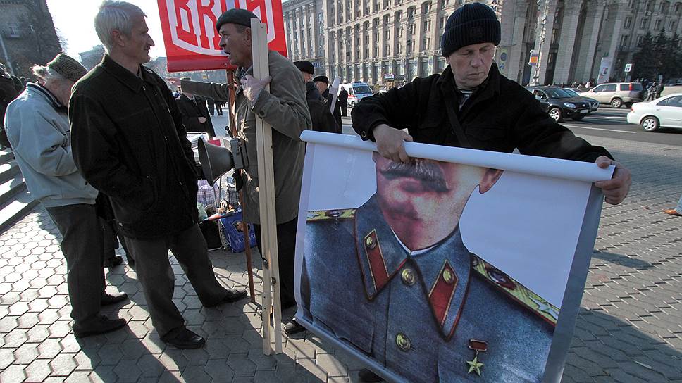 Плакаты с Иосифом Сталиным раскололи Новосибирск