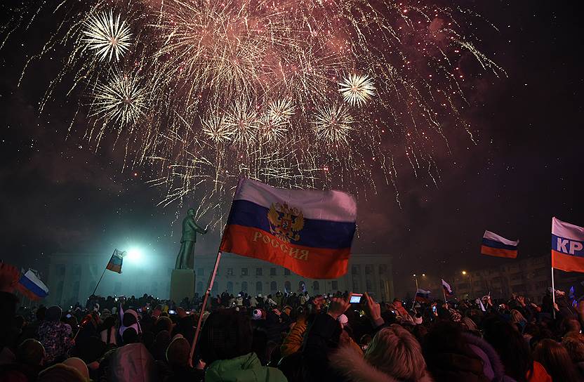 Салют в честь Дня Победы в Крыму