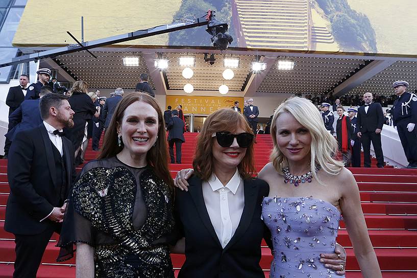 Слева направо: актрисы Джулианна Мур, Сьюзан Сарандон и Наоми Уоттс перед показом фильма-открытия «Светская жизнь» режиссера Вуди Аллена 