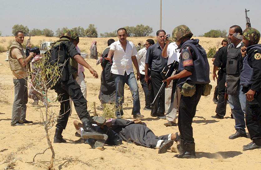 Действующее на Синайском полуострове Египта подразделение запрещённого в России «Исламского государства» «Вилайят Синай» получило широкую известность после того, как боевики группировки взяли на себя ответственность за произошедший в октябре 2015 года теракт на борту российского авиалайнера A321, в результате которого погибли 224 человека. Боевые действия низкой интенсивности идут на полуострове с 2011 года. В текущем году жертвами столкновений стали 250 человек