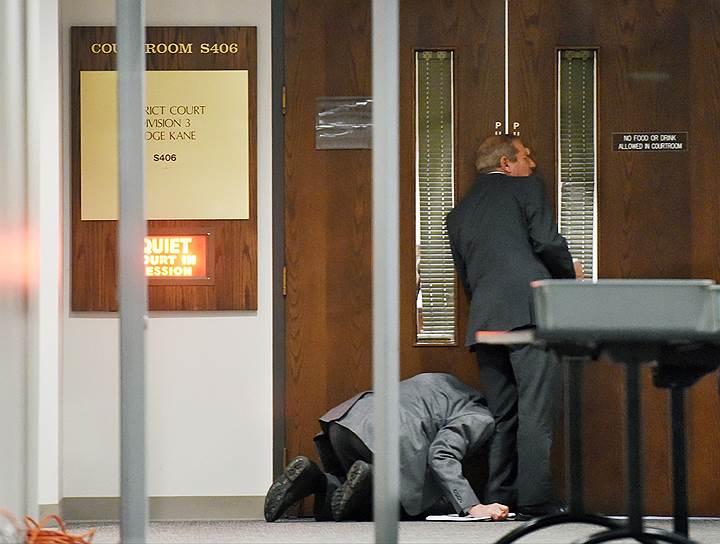 Колорадо, США. Слушание за закрытыми дверями по делу открывшего стрельбу в клинике планирования семьи Роберта Диара