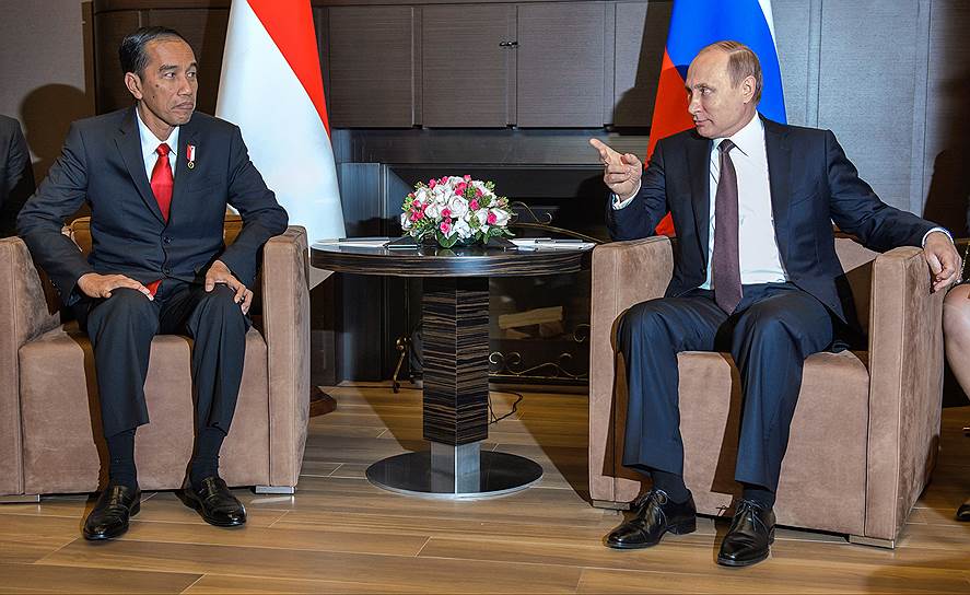 Президента России Владимира Путина и президент Индонезии Джоко Видодо