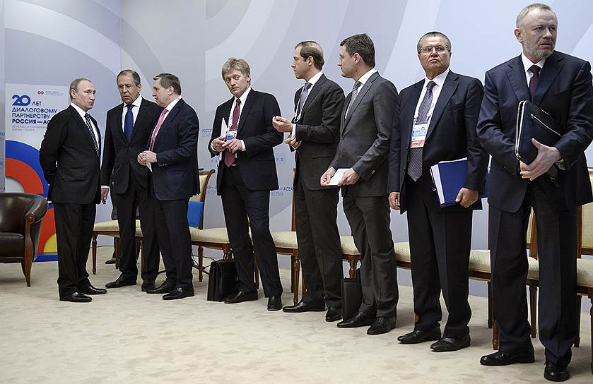 Владимир Путин готовит свою делегацию к встрече с премьер-министром Камбоджи