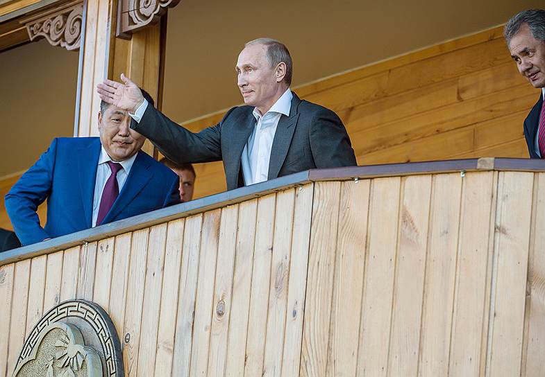 Исполняющий обязанности главы Тывы Шолбан Кара-оол (слева), президент России Владимир Путин