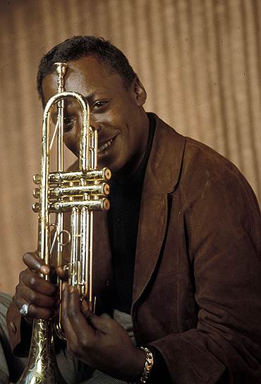 В 1959 году Дэвис записал самый продаваемый альбом в истории джаза — «Kind of Blue», который сделал его миллионером, что редко бывает с джазовыми музыкантами. Всего Майлз Дэвис выпустил более 50 альбомов, неоднократно номинировался на премию Американской музыкальной академии «Грэмми» и получил ее семь раз