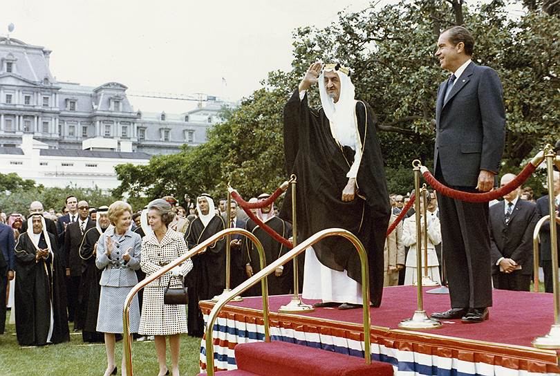 Король Саудовской Аравии Фейсал ибн Абдул-Азиз Аль Сауд (слева) и экс-президент США Ричард Никсон