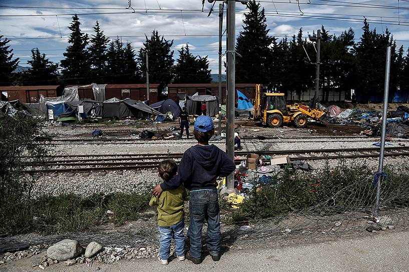 30 мая. В Греции ликвидировали стихийный лагерь беженцев вблизи поселка Идомени, где проживало более 10 тыс. мигрантов 