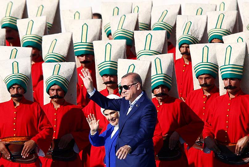 31 мая. Президент Турции Реджеп Тайип Эрдоган заявил, что желает улучшить отношения с Россией, однако «не понимает, какого именно первого шага» Москва ожидает от Анкары 