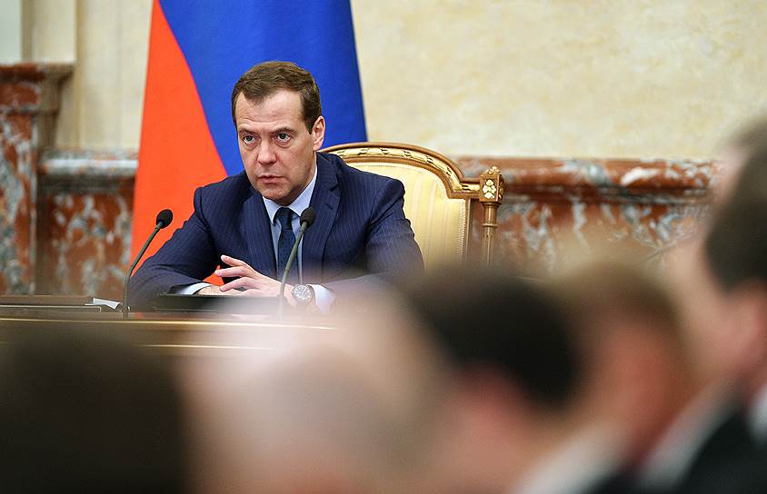 1 июня. Премьер-министр России Дмитрий Медведев подписал постановление об ослаблении продуктового эмбарго, введенного в отношении западных стран, и разрешил импорт мяса птицы, говядины и овощей, которые используются для производства детского питания