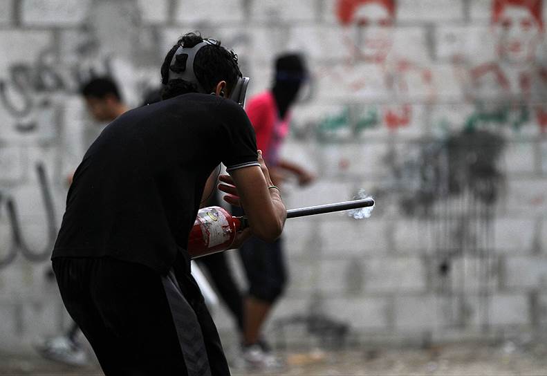 Март 2013 года. Протестующие в Бахрейне использовали самодельные ружья для борьбы с правительственными войсками