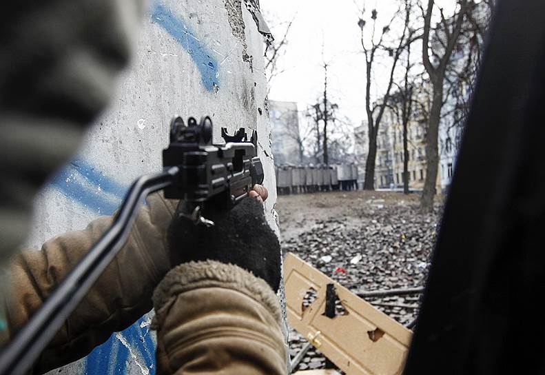 Январь 2014 года. Самым ходовым оружием во время январских беспорядков в Киеве стали пневматические винтовки и ружья