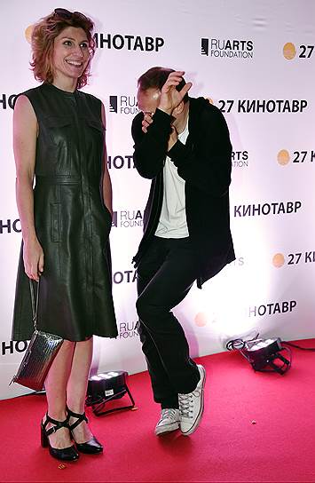 Актеры Светлана Камынина (слева) и Владимир Мишуков (справа) на презентации фонда RuArts