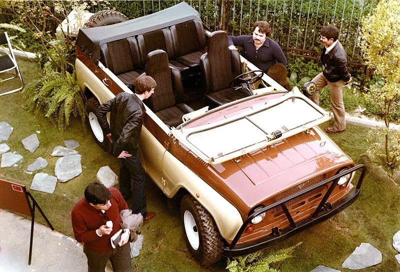 С 1972 по 2003 год на Ульяновском автомобильном заводе производились автомобили УАЗ-469Б («Марторелли»). На экспорт производили несколько модификаций — UAZ-Explorer, UAZ-Marathon (с дизелем Peugeot XD2), UAZ-Dakar (с турбодизелем фирмы Витторио Марторелли VM), UAZ-Racing (с бензиновым двигателем Fiat). Автомобиль был наиболее популярен в Италии. Всего с 1973 по 1999 год было продано свыше 6,5 тыс. ульяновских вездеходов. Автомобиль появился в четвертом сезоне популярного в Италии сериала «Спрут» в качестве машины одного из мафиози