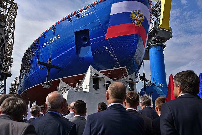 Церемония спуска на воду нового ледокола прошла на Балтийском заводе