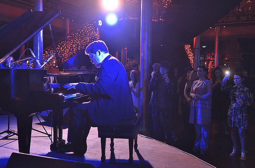 Денис Мацуев демонстрирует публике талант джазовой импровизации