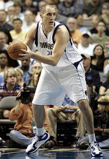 На драфте 2004 года Павел Подкользин был выбран командой «Юта Джаз» под 21 номером драфта и сразу же продан в «Даллас Маверикс». За два сезона он сыграл шесть матчей в регулярном чемпионате НБА, дошел с командой до финала, но так и не получил полноценной игровой практики
