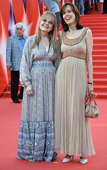 Актриса Наталья Белохвостикова (слева) и режиссер Наталья Наумова (справа) 