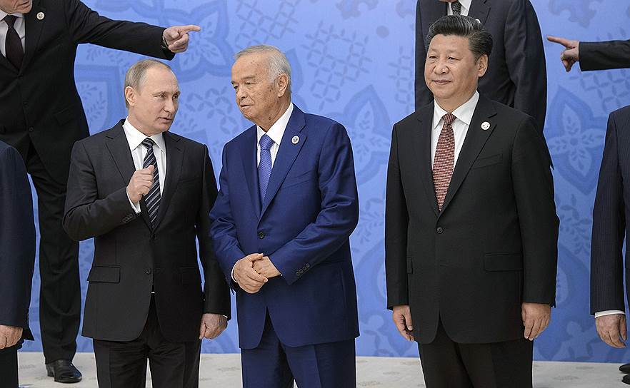 Слева направо: президент России Владимир Путин, президент Республики Узбекистан Ислам Каримов и председатель Китайской Народной Республики Си Цзиньпин 