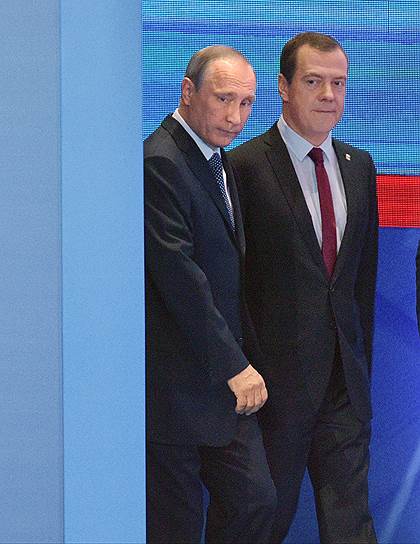 Президент России Владимир Путин (слева) и председатель правительства России Дмитрий Медведев (справа)