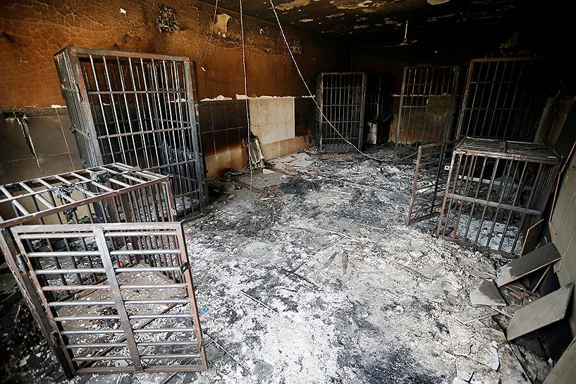 Эль-Фаллуджа, Ирак. Клетки в помещении, которое использовалось в качестве тюрьмы боевиками «Исламского государства» (запрещенной в России террористической организации)