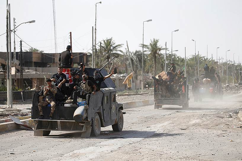 Представители контртеррористических сил Ирака в освобожденном от боевиков городе Фаллуджа