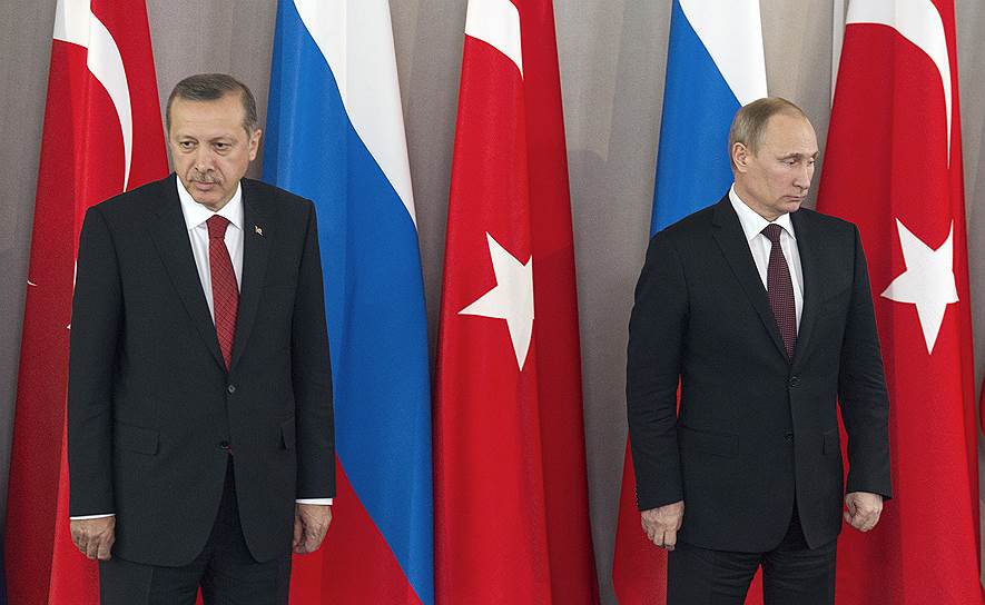 Президент России Владимир Путин (справа) и премьер-министр Турции Реджеп Тайип Эрдоган 