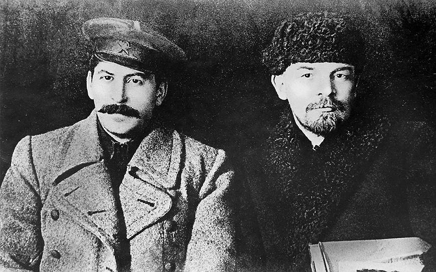 &lt;b>«Тов. Сталин, сделавшись генсеком, сосредоточил в своих руках необъятную власть, и я не уверен, сумеет ли он всегда достаточно осторожно пользоваться этой властью»&lt;/b>&lt;br>
Еще в мае 1924 года на XIII съезде партии было оглашено «Письмо Ленина» («Завещание Ленина»), в котором Сталин характеризуется, как  «слишком грубый для должности генсека». Кроме того, в нем Ленин предлагает «обдумать способ перемещения Сталина с этого места». Несмотря на критику, Сталин сохранил пост