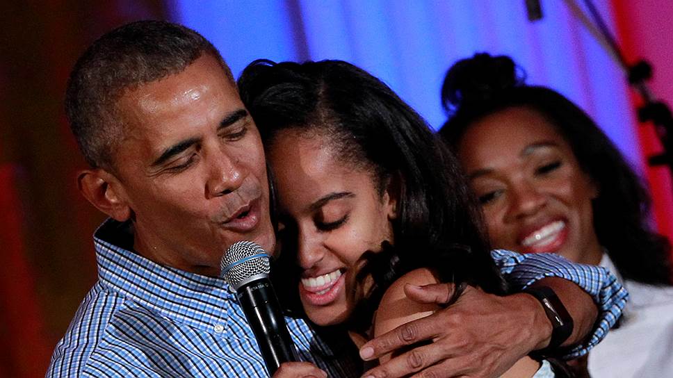 Вашингтон, США. Президент США Барак Обама со своей дочерью на праздновании Дня независимости