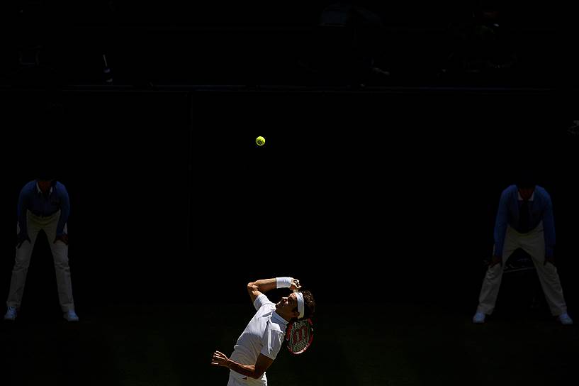 Лондон, Великобритания. Матч швейцарца Роджера Федерера против хорватского теннисиста Марина Чилича во время турнира Wimbledon