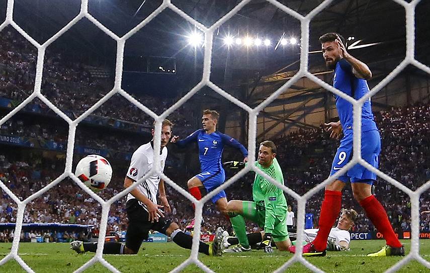 Дубль Антуана Гризманна (№7) принес Франции победу над Германией в полуфинале Евро 